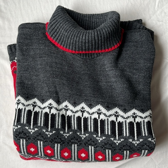 Women’s L red, white, and grey turtleneck sweater - Picture 4 of 6